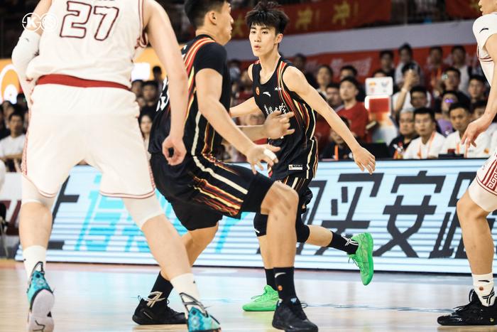 北大胜华侨第五次夺CUBAL冠军管子煜总决赛MVP(当年的凯尔特人三巨头谁老大)